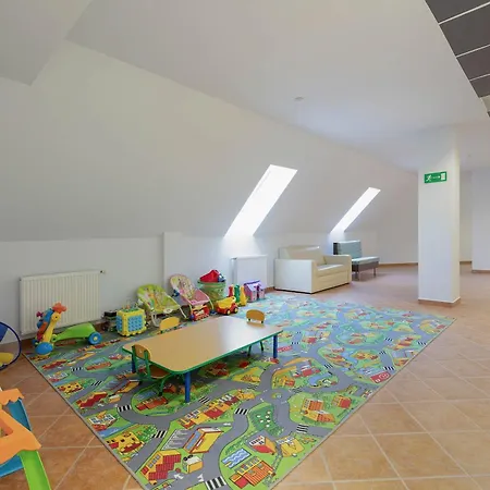 Spacious Tarsis In By Renters Kolobrzeg
