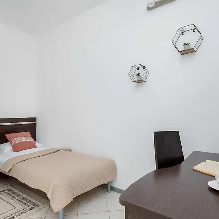 Apartment Spacious Tarsis In By Renters