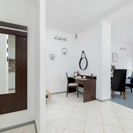 Spacious Tarsis In By Renters Apartment