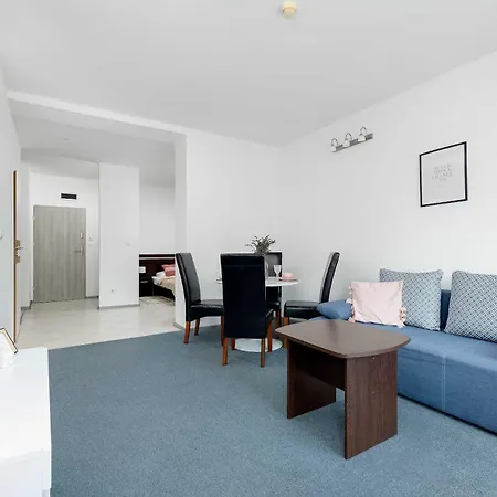 Spacious Tarsis In By Renters Apartment Kolobrzeg